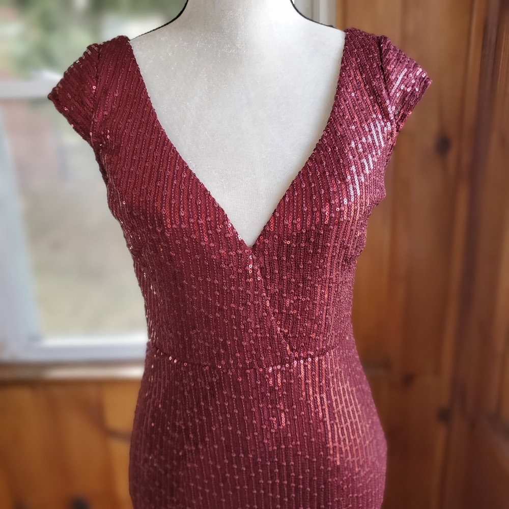 Lulus catching compliments burgundy sequin gown - Picture 8 of 14